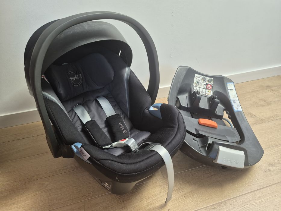 Fotelik Cybex Aton 5 z bazą.