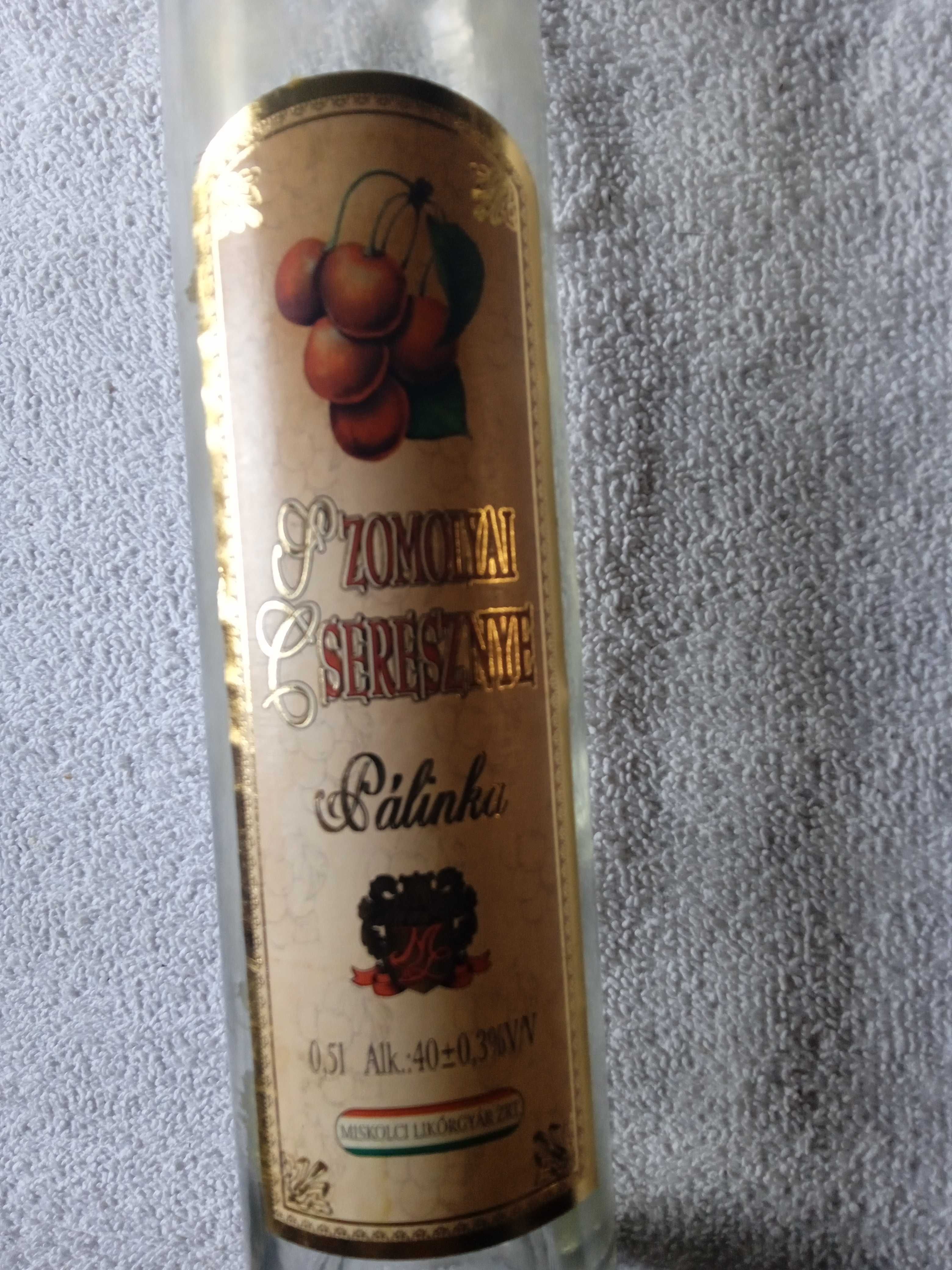 Kolekcjonerska butelka od węgierskiego Palinka, 0,5 l. 40%. Lata 90