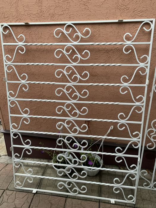 Решітка металева,віконна.