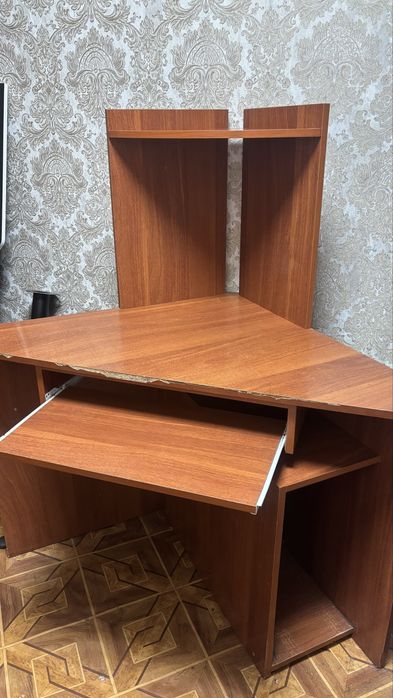 Продам стіл в гарному стані