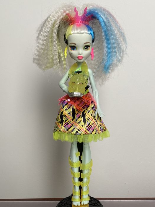 монстер хай френки штейн  monster hight Frankie Stein Electrified