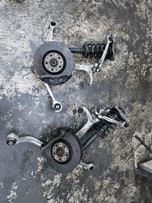 Zwrotnica Audi A4 B7 B6 Prawa Lewa Przód Przednia zawieszenie amortyza