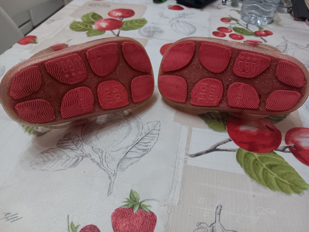 Crocs / Chinelos Brilhantes da Minie