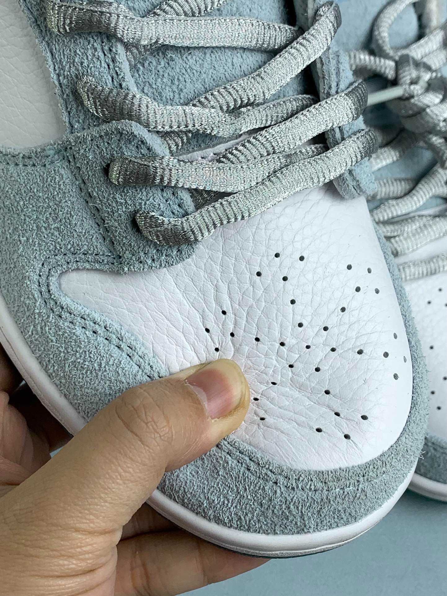 Sean Cliver x NK SB Dunk Low R.42