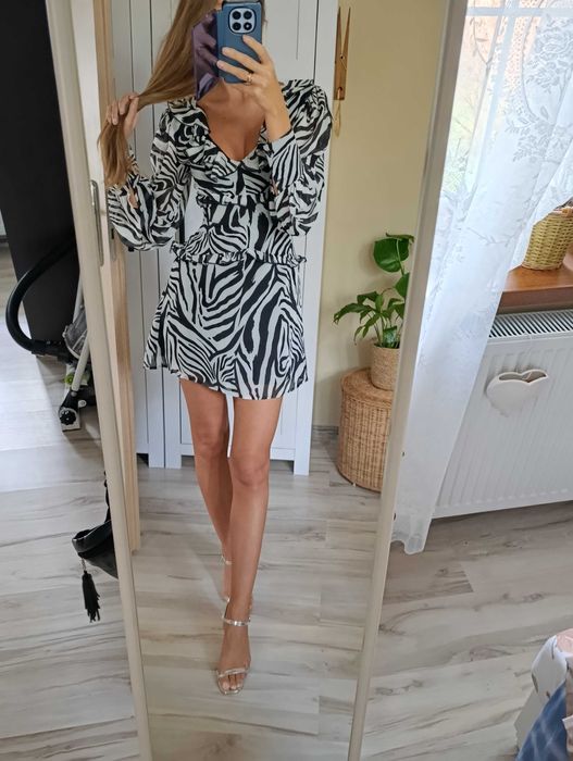 Sukienka damska zebra falbany dekolt XS czarno biała mini
