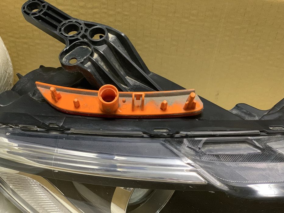 Маркер правый оригинальный Chrysler C200 2015 г.