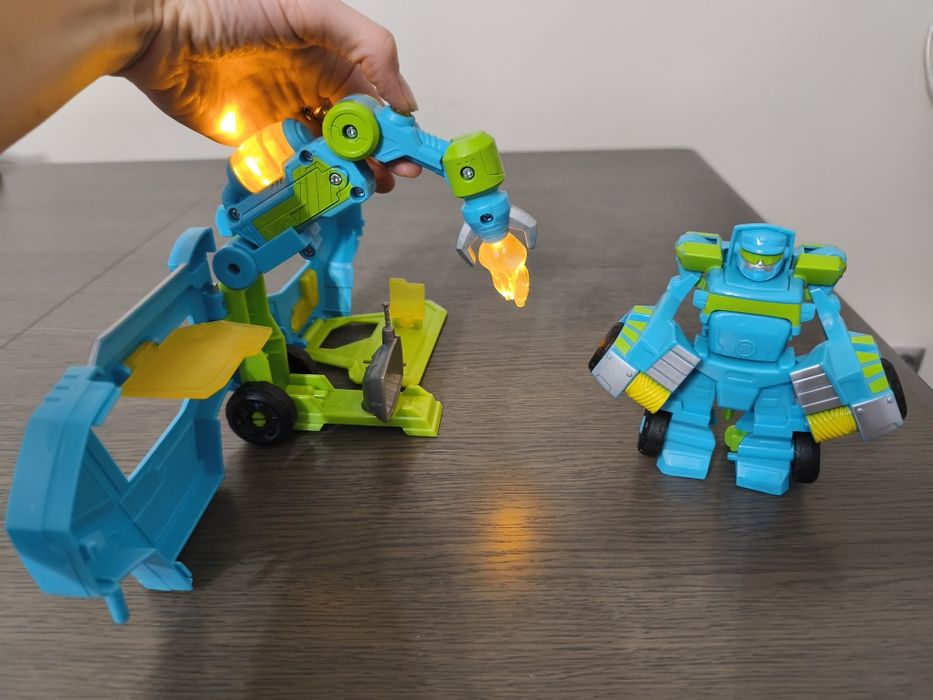 Transformers Centrum Dowodzenia auto/robót z przyczepą