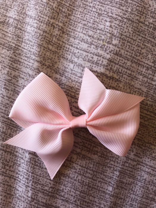 Laços com grampo criança