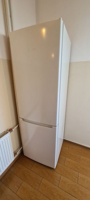практично нові холодильники  Bosch KGN36NW31/03 білого кольору 2шт