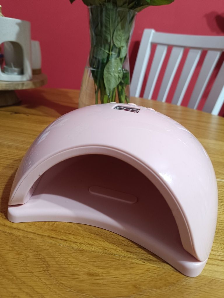Lampa do utwardzania paznokci hybrydowych