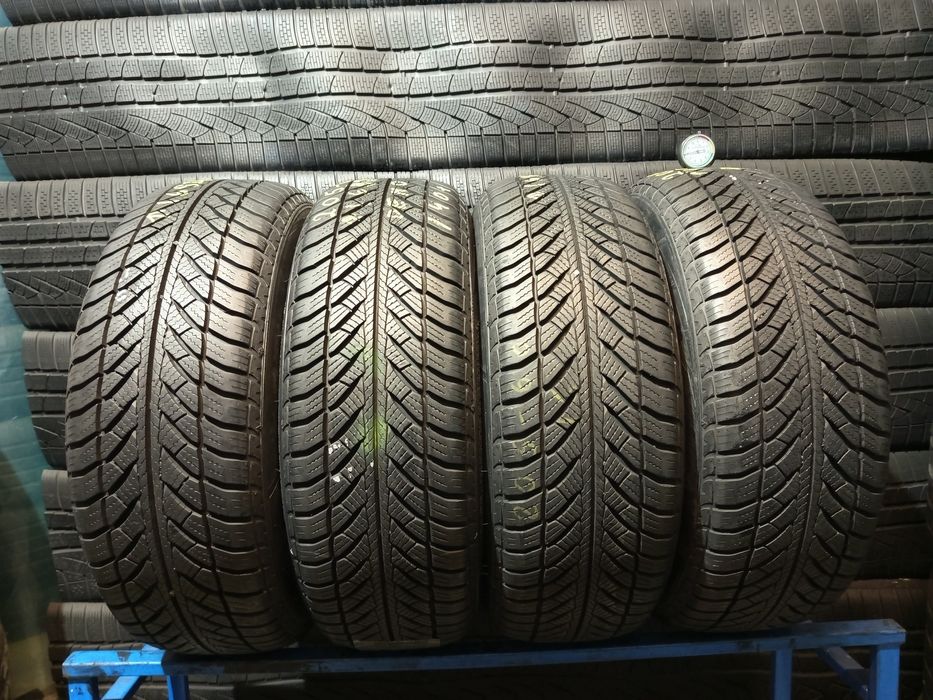 205/60R16 GoodYear UltraGrip8