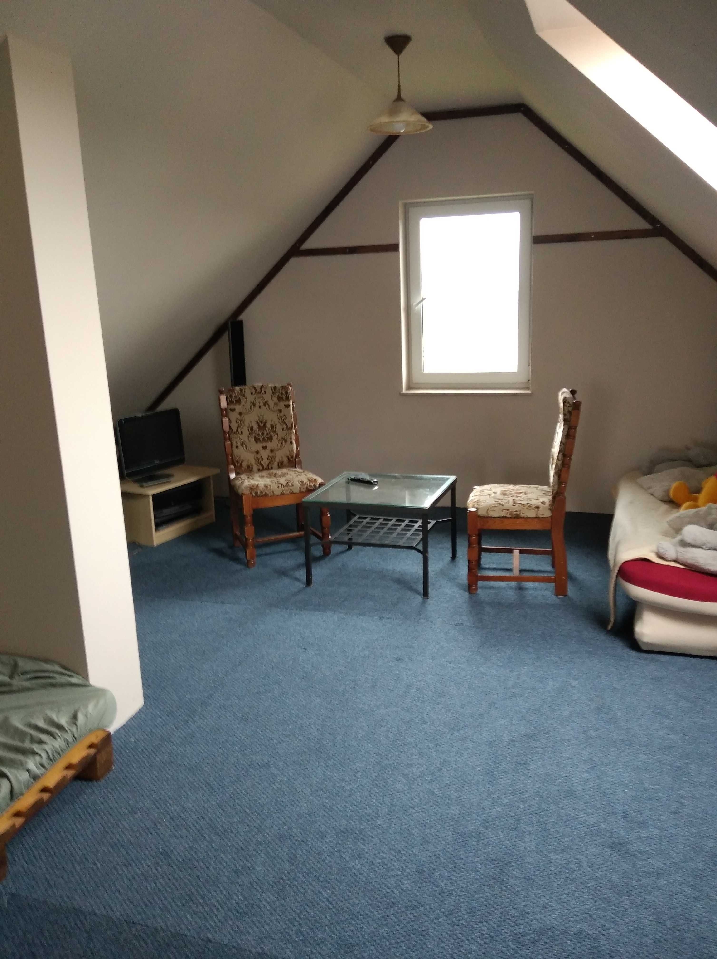 Apartament, pokoje z poddaszem.