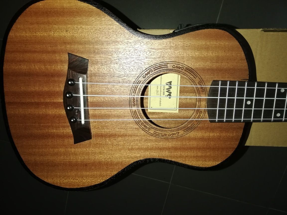 Ukulele tenor elétrico