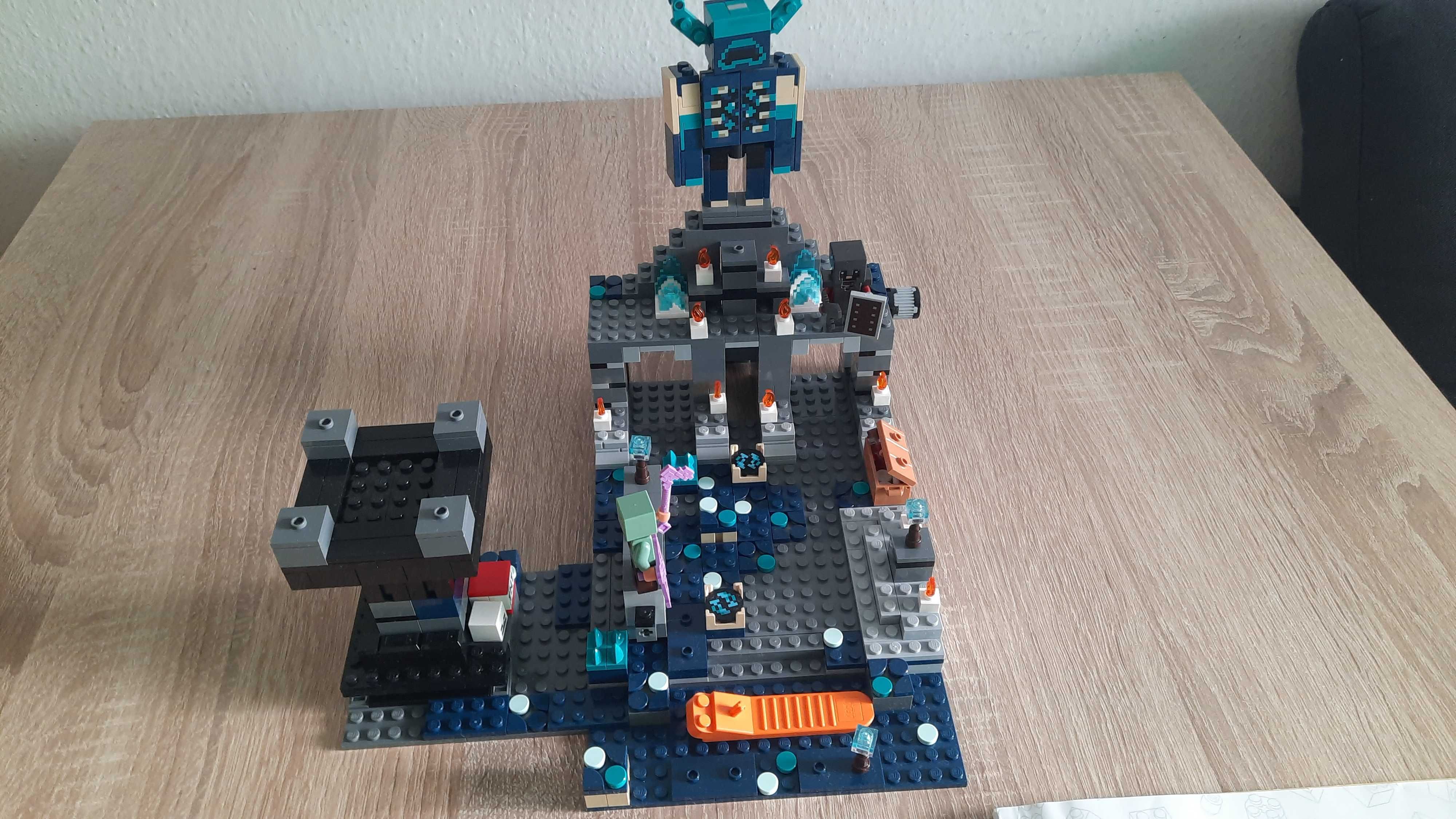 Lego 21246 Minecraft Bitwa w Mrocznej Głębi