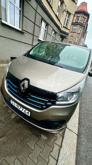 Renault Trafic 9 osobowy long . Faktura VAT 23%  Cena netto 65000 zł