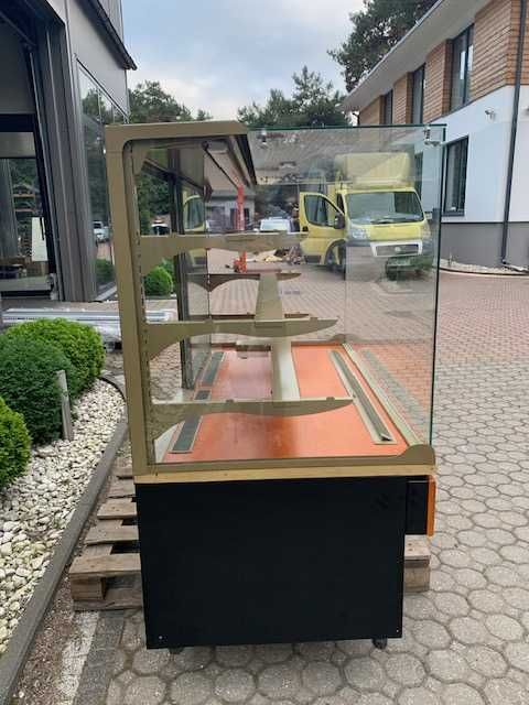 Lada witryna chłodnicza cukiernicza 1,4 m. I inne urządzenia.