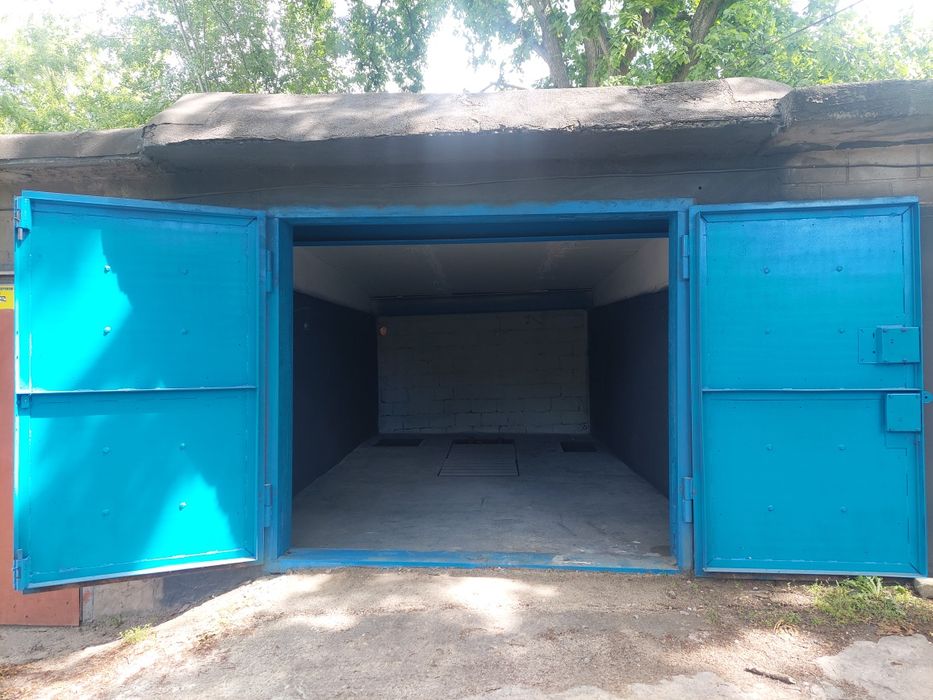 Продам гараж в хорошем живом кооперативе