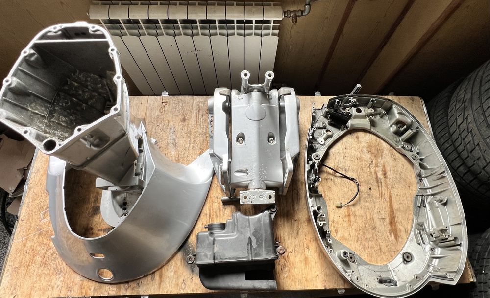 Silnik zaburtowy Honda BF130 części Głowica