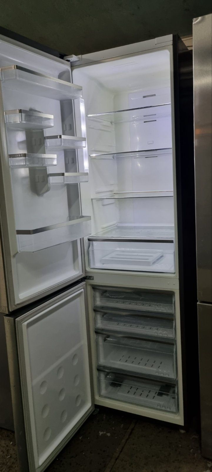Срібний високий холодильник Samsung kgn65 Nofrost Екран Стан