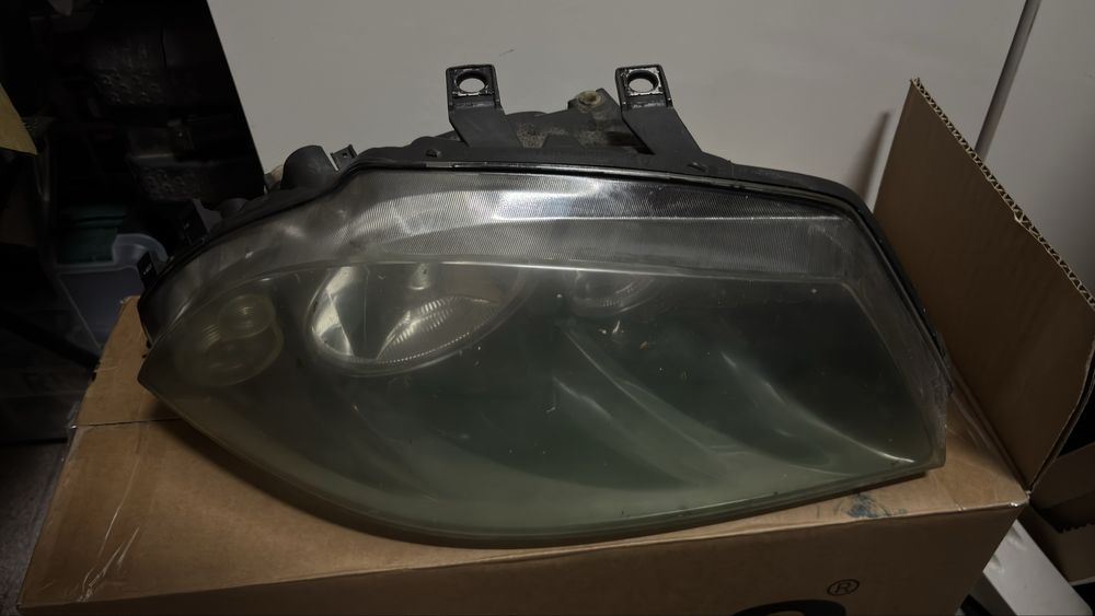 Farol Seat Ibiza ano 2003