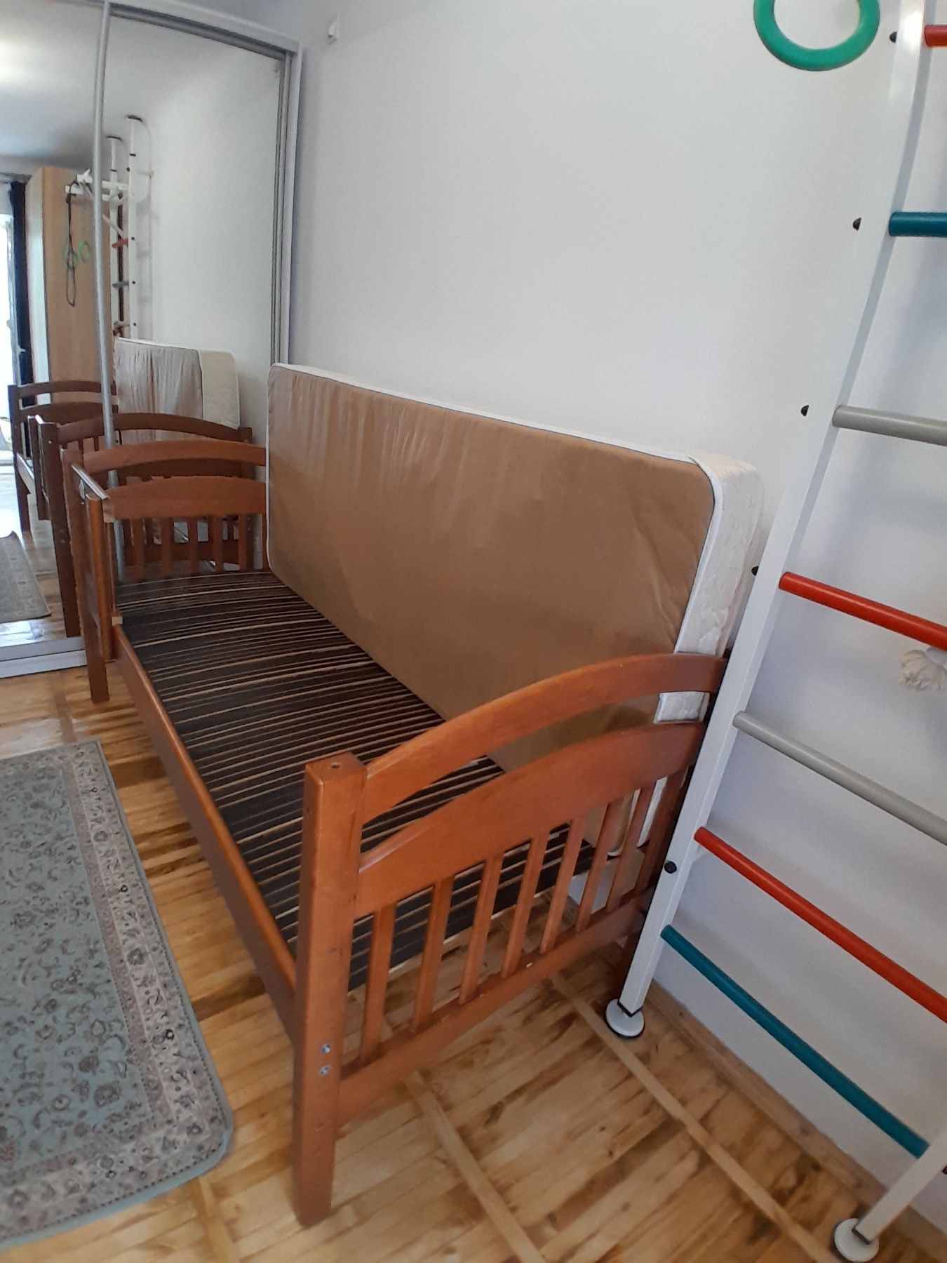 Продам кровать - ліжко + новий матрац