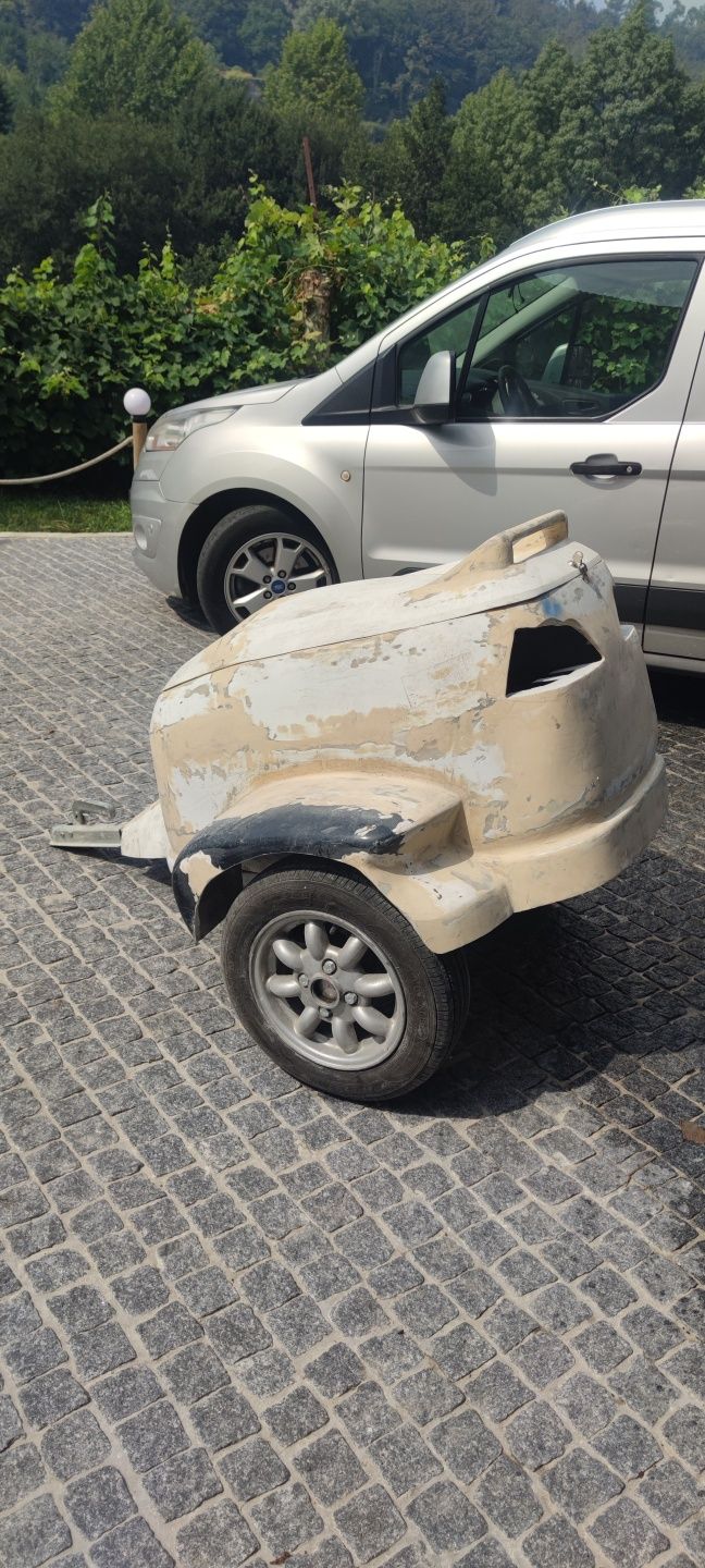 Reboque atrelado para moto ou carro