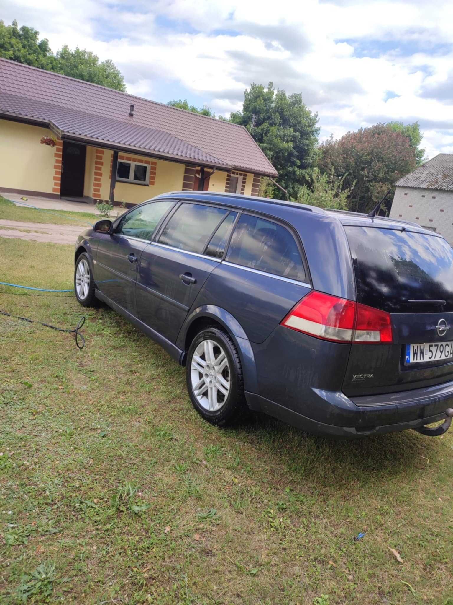 Opel Vectra C uszkodzony
