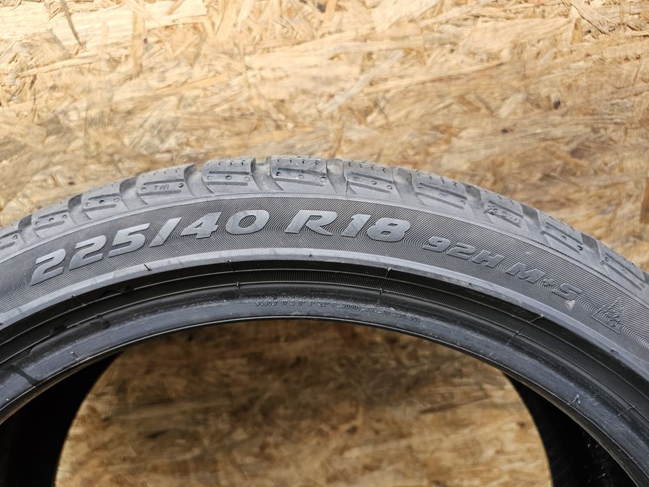 BDB Stan!!  6,6mm. 225/40 r18 Pirelli Sottozero 3 Winter. 3917