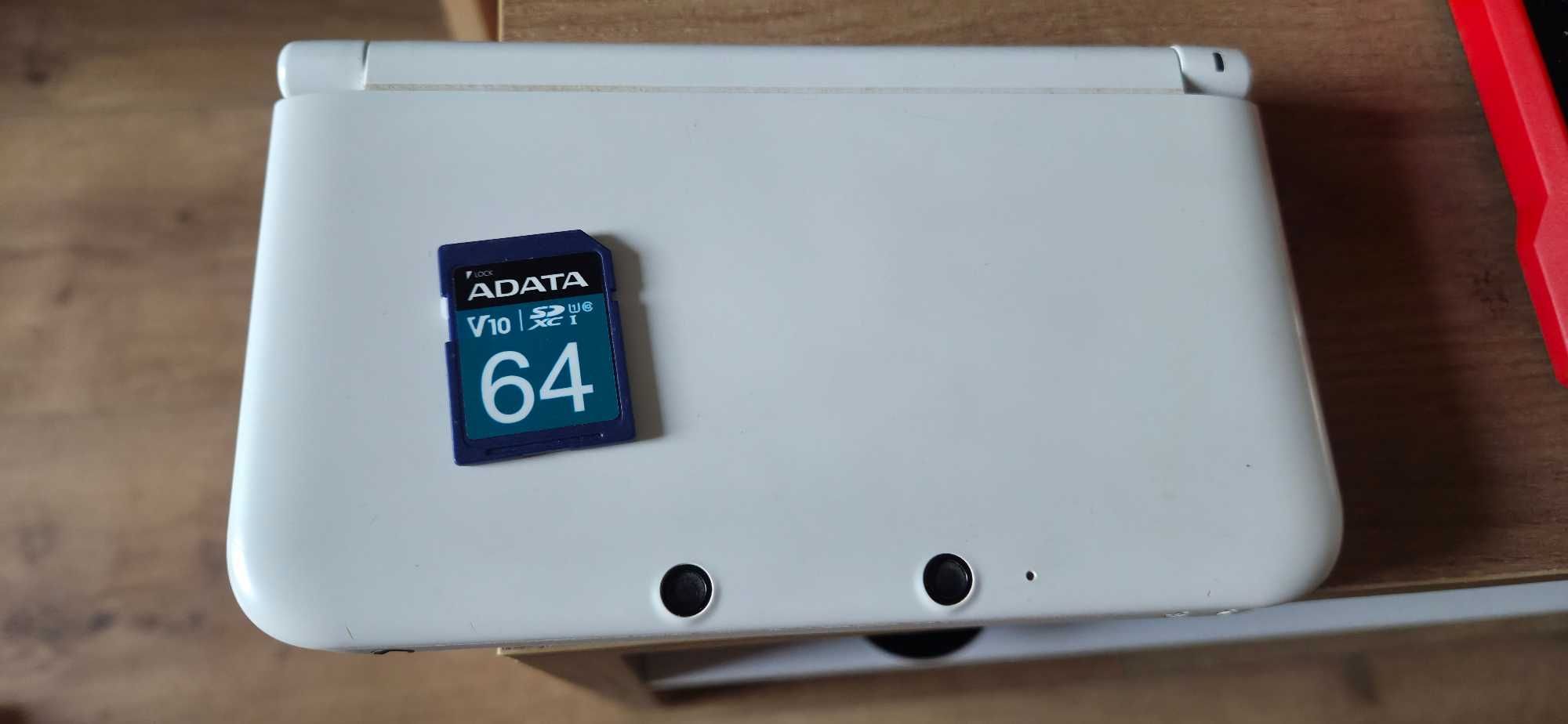 Nintendo 3DS XL CWF biały