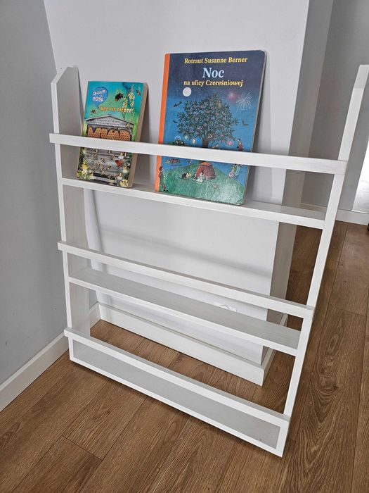 Półka na książki do pokoju dzieci