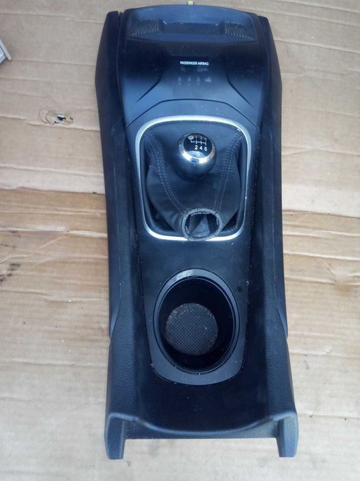 toyota AVENSIS T27 15-18 ramka panel zmiany biegów gałka