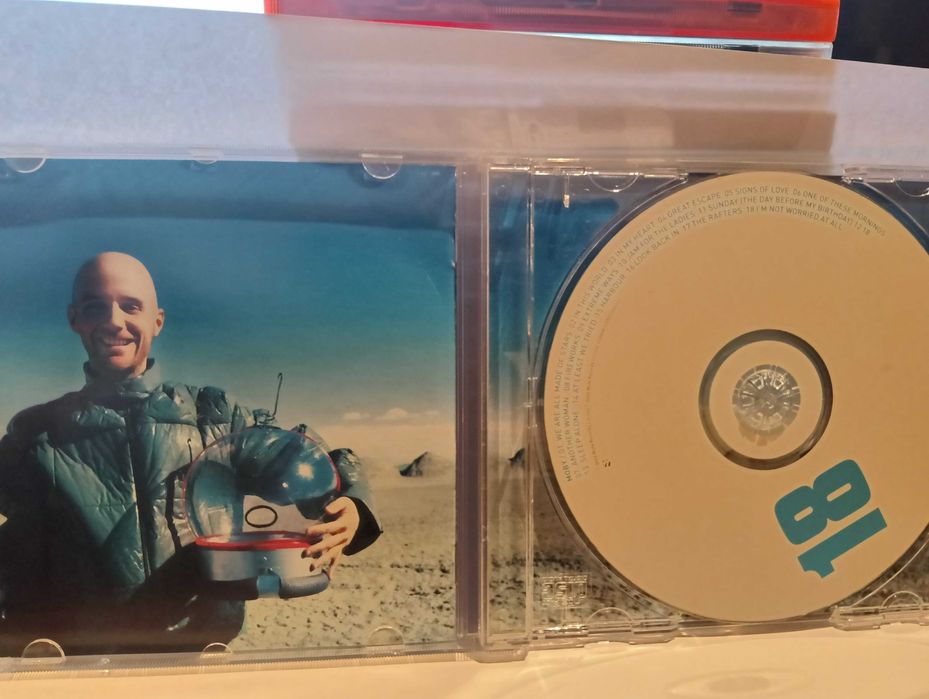 cd Moby (18) ...
