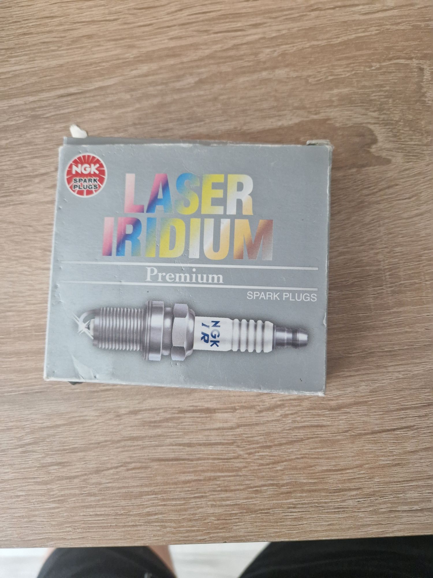 Sprzedam nowe świece Laser Iridium Premium 4 szt