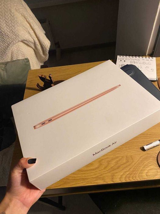 MacBook Air 2022 (Gold) [M1 8gb/256ssd] + НОВИЙ чохол у подарунок