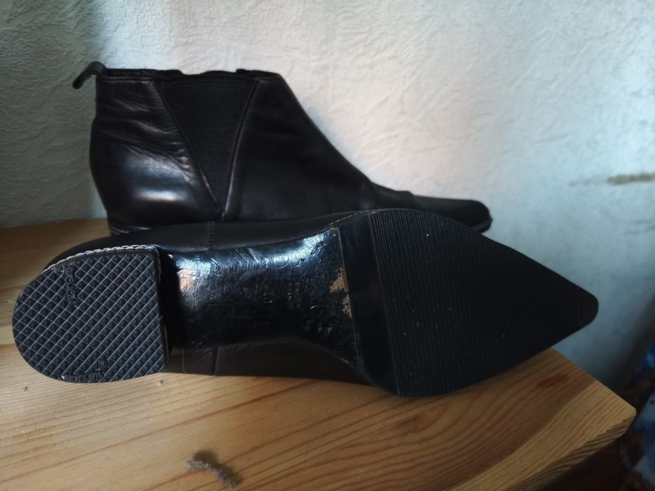 Ботильоны с острым носом.