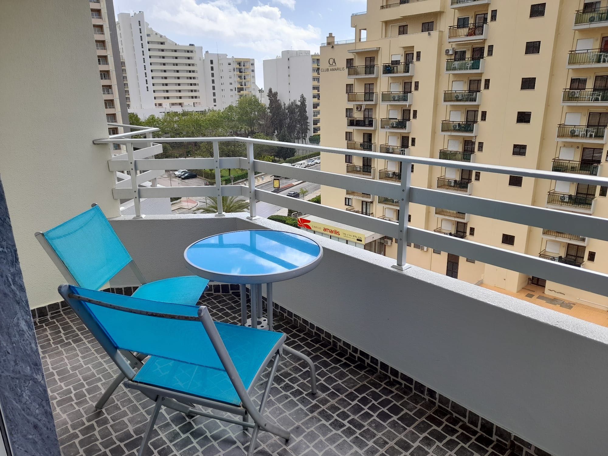 Apartamento T0 a 150m da Praia da Rocha com Piscina