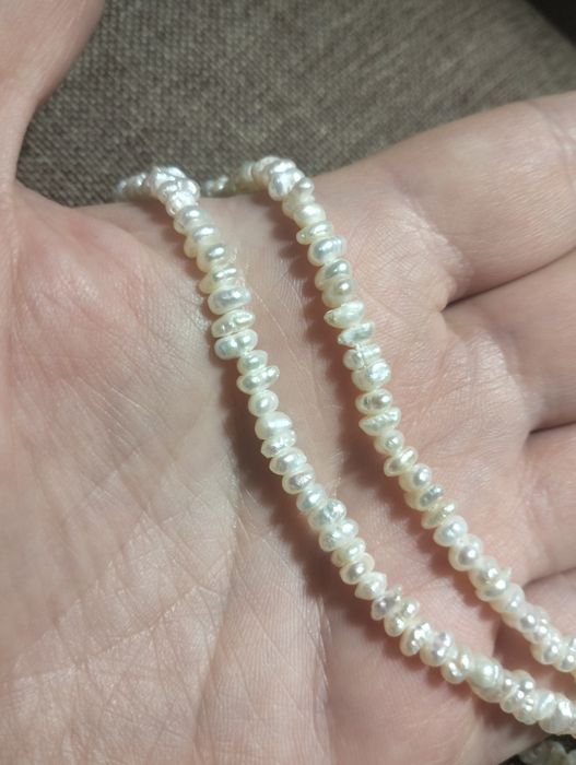 Нитка натурального жемчуга, длина бусин 3-4 мм