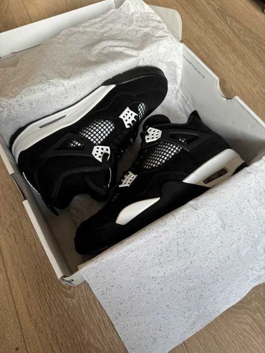 Buty meskie Mokasyny Nike_Air_Jordan_4_Retro_White_Thunder R.40