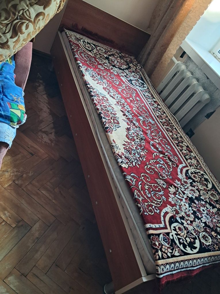 Ліжко односпальне