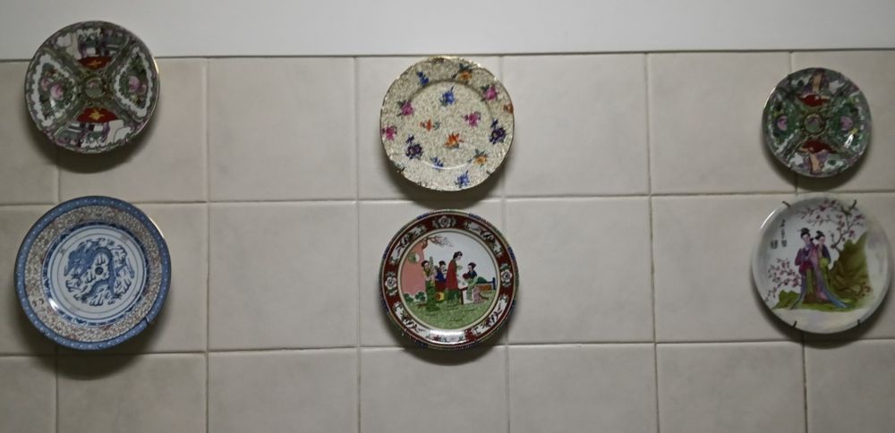 Coleção de 8 pratos de loiça de Macau e um de vista alegre