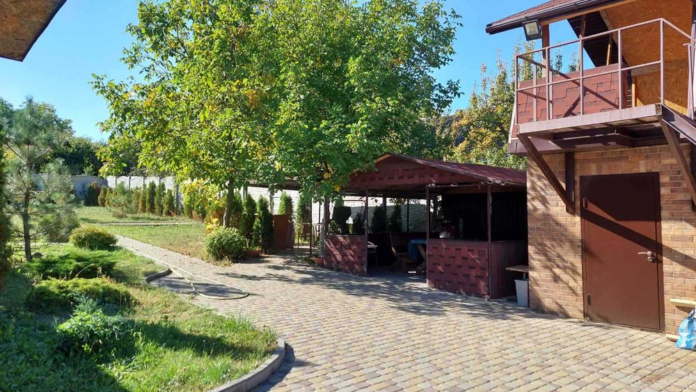 Продається будинок у пригороді Харкова