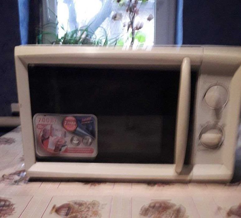 Микроволновая печь "Saturn".