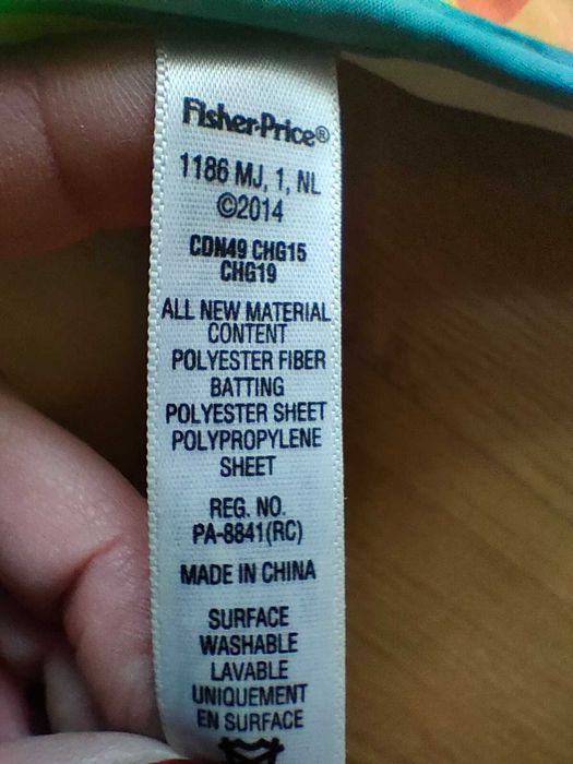 Mata grającą na łóżko