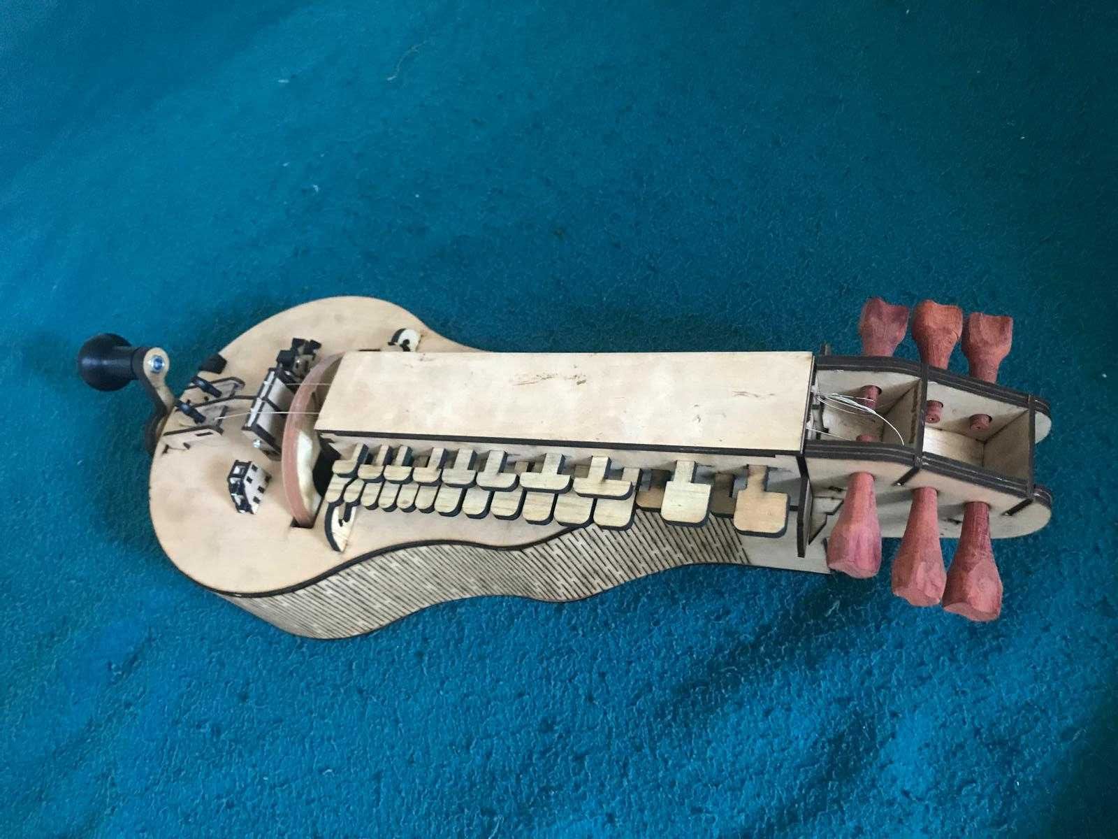 Hurdy gurdy, sanfona, zanfona, viola de roda