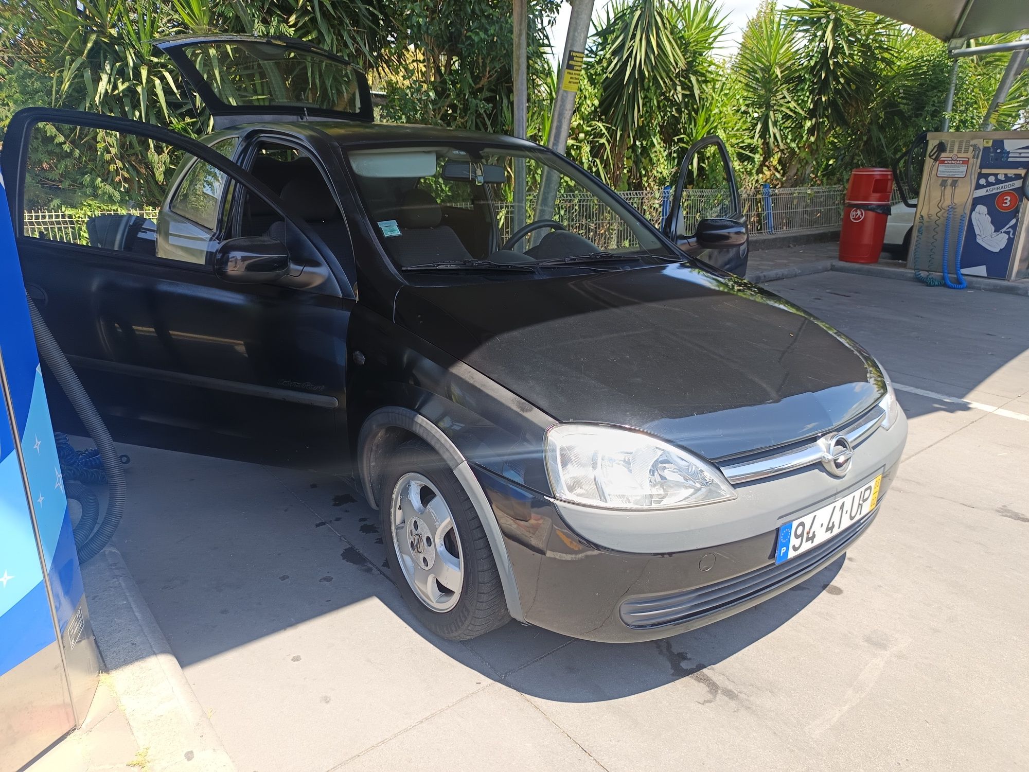 Troco por carro maior do mesmo ano pelo menos 2003