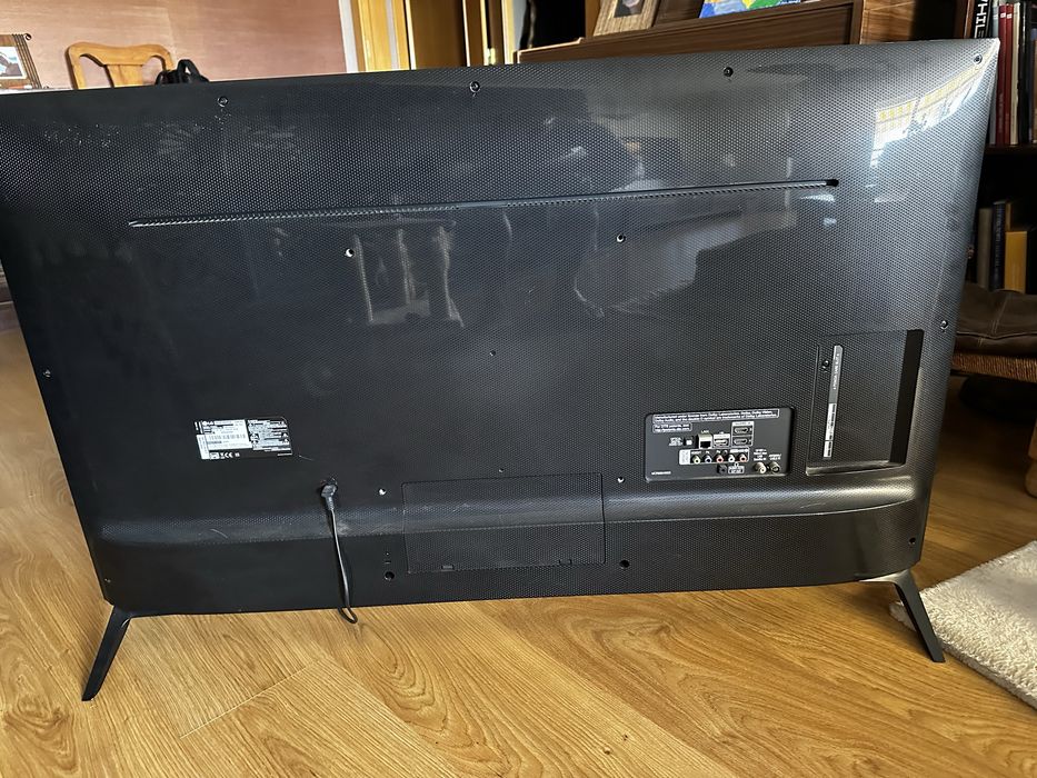 Smart TV LG 49” (49SK7900PLA) - para peças ou reparação