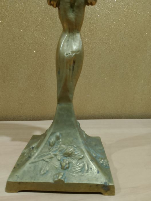 Piękny zegar z mosiądzu