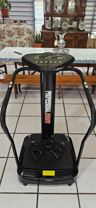 Plataforma vibratória da marca Professional 2000W em óptimas condições