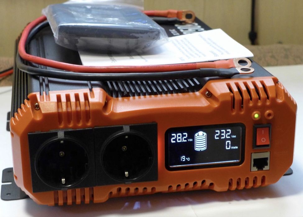 Інвертор 12-220 Вт Fchao (номинальна робоча 2500 максимальна 5000)