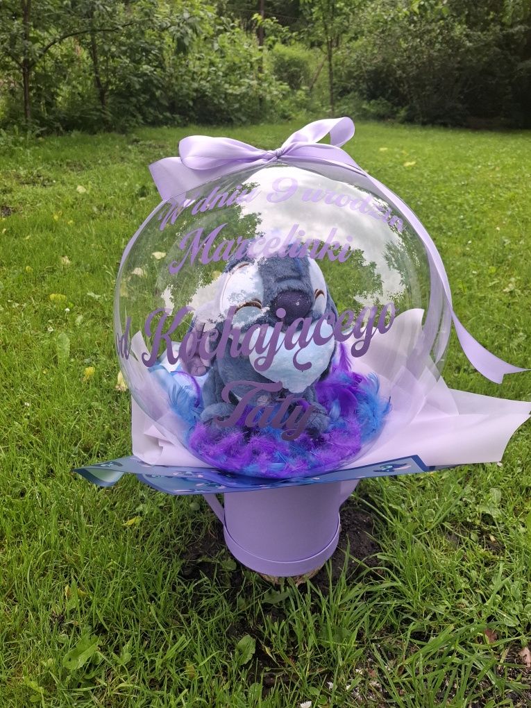 Stich , maskotka sticha w balonie , box z balonem